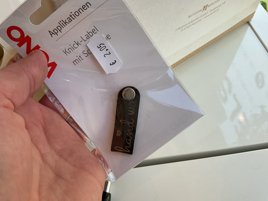 Knick-Label mit Schraube Handmade